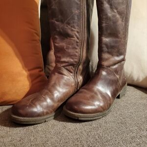 Knee-high women's boots